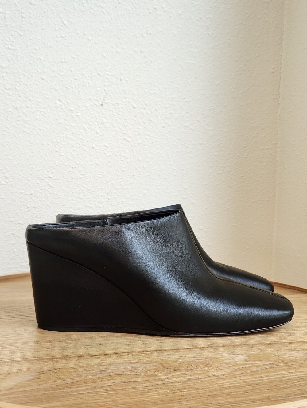 Vince Black Leather Slip-On Ankle Booties Size 6 - Picture 2 of 6